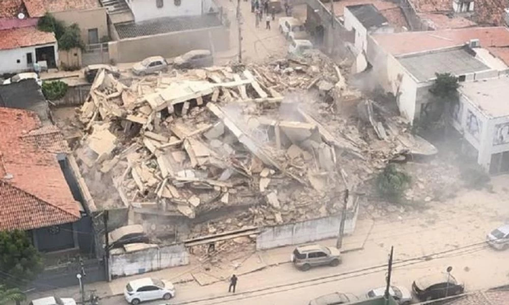 Βραζιλία: Κατέρρευσε πολυκατοικία που είχε χτιστεί παράνομα